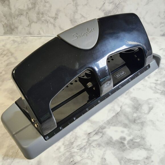 Swingline SmartTouch Low Force 20 Sheet Capacity 3 Hole Paper Punch Black/Gray - Picture 2 of 16